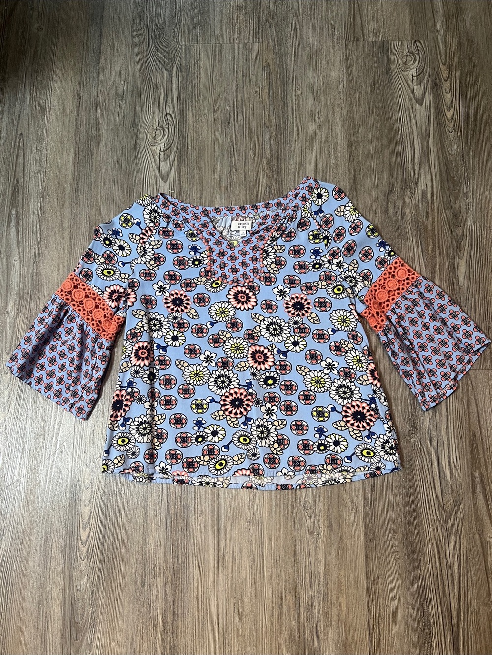 Crown & Ivy Bell Sleeve Top- Size Small